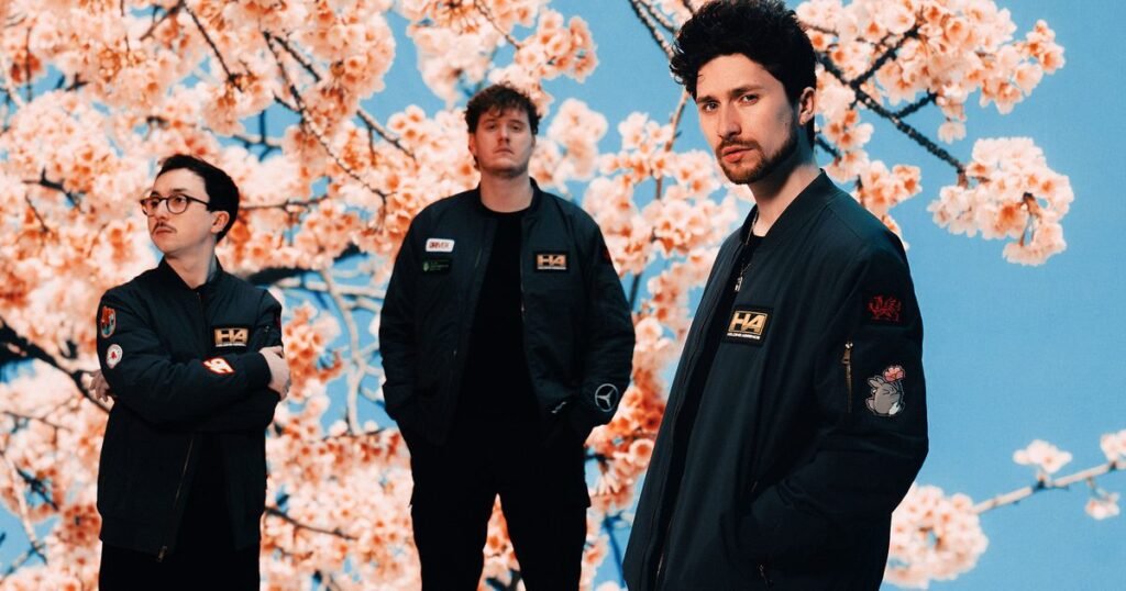After their album was delayed, Holding Absence have released the title track to Modern Life Is Lonely After their album was delayed, Holding Absence have released the title track to Modern Life Is Lonely