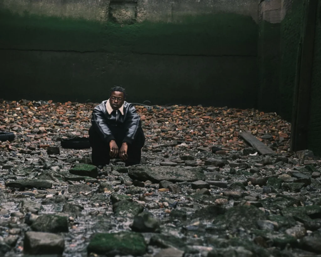 Theodor Black – Theos Room (Official Video)