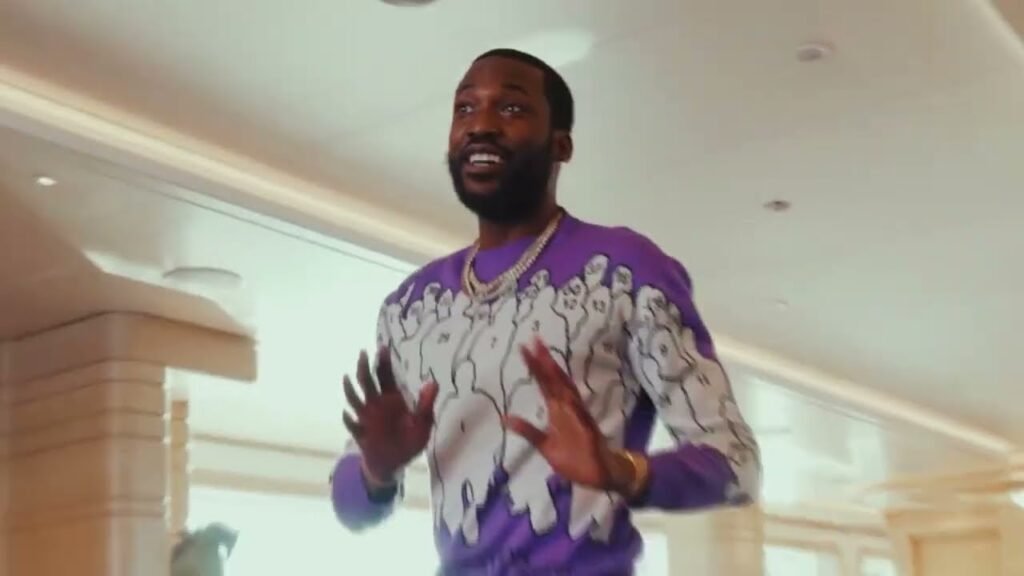 Meek Mill – Am I Wrong & Philly Heathans [Video]