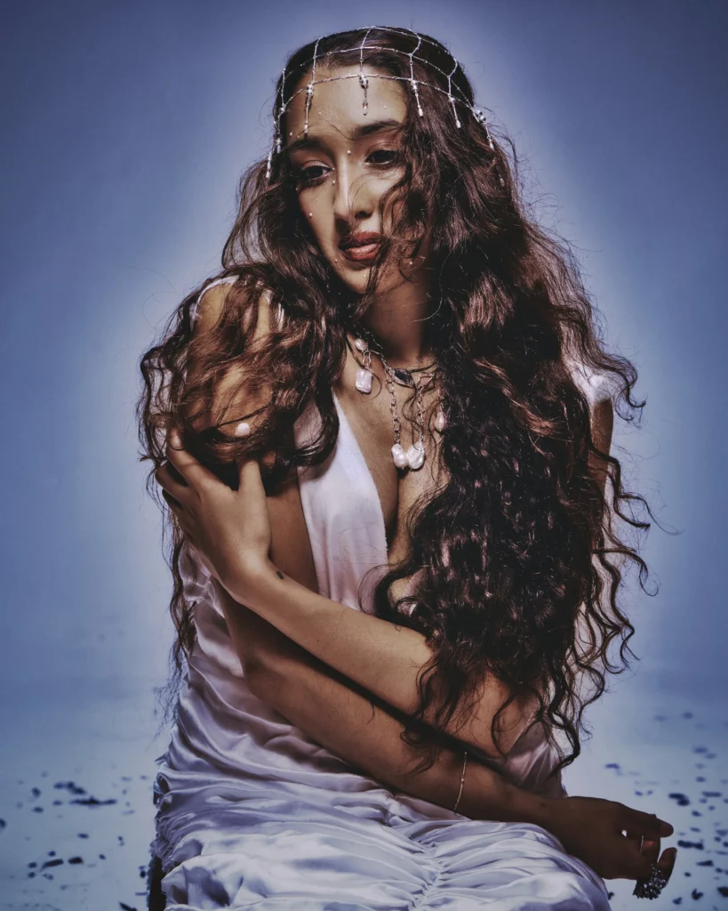 Raveena – Blissed Out (Official Video)
