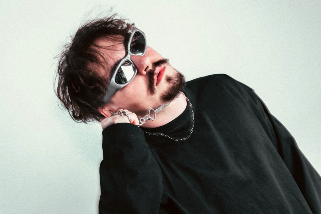 REYUS Collaborates With Vocalist Émilie Rachel On Deeper Water Taken From His Debut Album Im Listening – Electric Mode REYUS Collaborates With Vocalist Émilie Rachel On Deeper Water Taken From His Debut Album Im Listening – Electric Mode