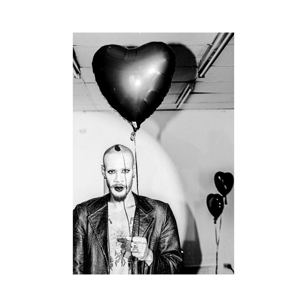 DIAMOND IN THE ROUGH: Kwasi feat. Nathan Wong – Room Full Of Broken Hearts DIAMOND IN THE ROUGH: Kwasi feat. Nathan Wong – Room Full Of Broken Hearts